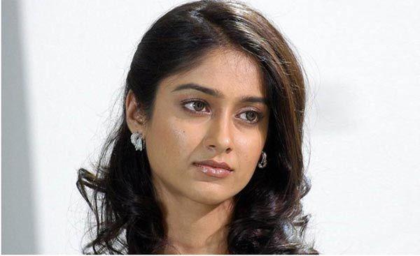 ileana non made up eyes 