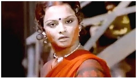 Rekha as a village girl without makeup