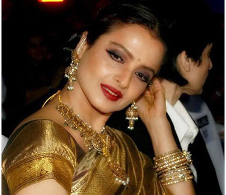 Rekha glowing without makeup