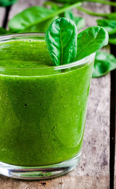 Spinach, strawberry, and cinnamon smoothie for weight loss