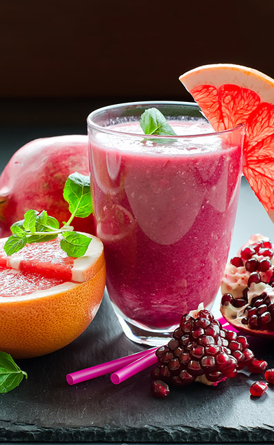 Pomegranate, tangerine, and ginger smoothie for weight loss