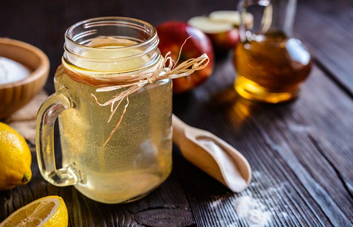 Apple cider vinegar and baking soda powder for dandruff