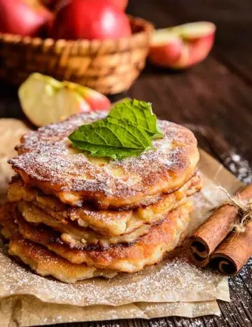 Apple curd low-cal pancakes