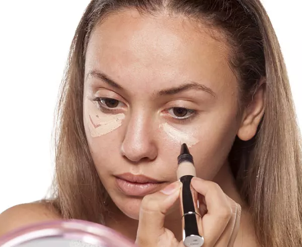 Incorrect application of concealer is a makeup mistake