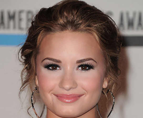 Demi Lovato with mismatched foundation in makeup mistakes