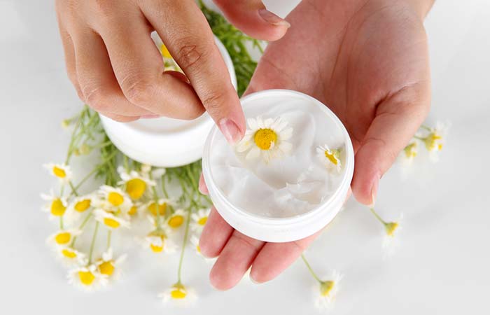 Natural chamomile face cream to moisturize dry skin