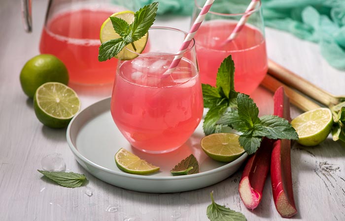 Rhubarb lemonade drink