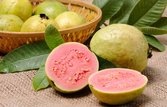 Use boiled guava leaves to get rid of chickenpox