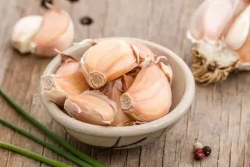 Garlic for mouth ulcers