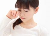 16 Effective Home Remedies For Itchy Eyes (For Quick Relief)