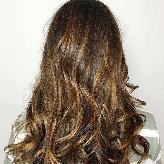 Caramel blonde highlights hair color