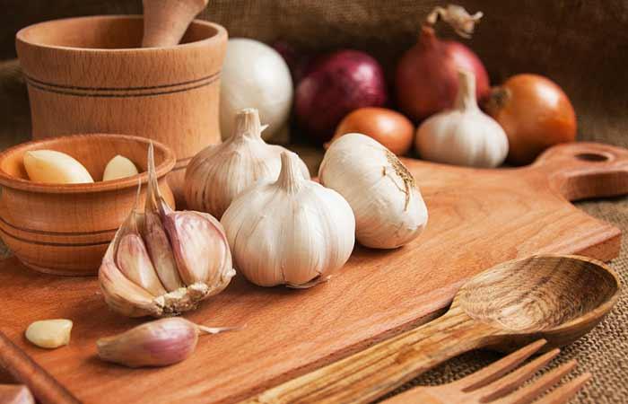 How To Stop Hair Breakage - Garlic