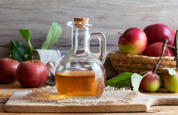 Apple cider vinegar to treat food poisoning