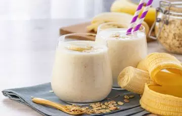 Banana and yogurt smoothie for gastritis diet