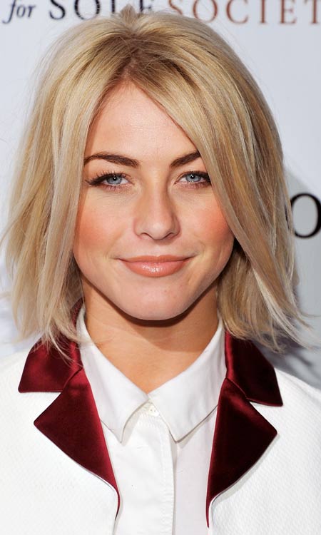 Shoulder-length bob hairsytle with long wispy layers