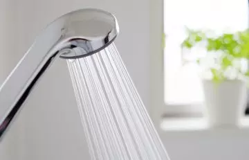 Cold shower to get rid of heat bumps
