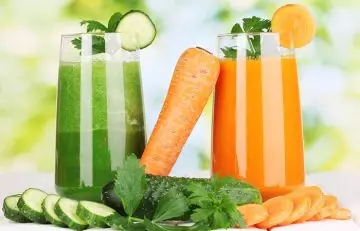 Carrot and cucumber juice should be included in a gastritis diet.