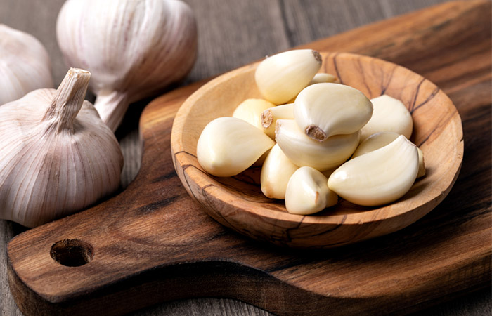 Garlic to get rid of laryngitis