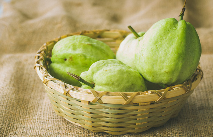 Unripe guava for bad breath