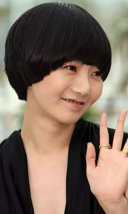 Smooth mushroom bob hairstyle