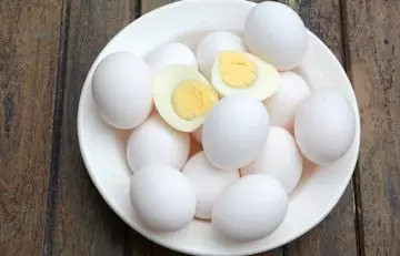 Whole eggs are metabolism boosting foods