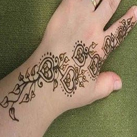 Heart henna design with heart-shaped leaves pattern
