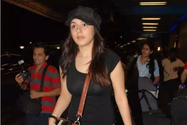 Hansika Motwani without makeup in her convenient style