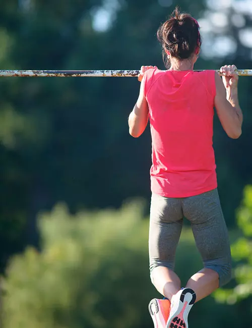 Close grip chin pull-up exercise for women