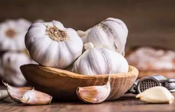 Garlic to treat pneumonia