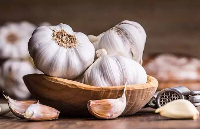 Garlic to treat pneumonia
