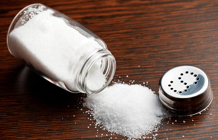 Salt and baking soda for bad breath