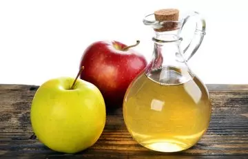 Apple cider vinegar and baking soda for bad breath