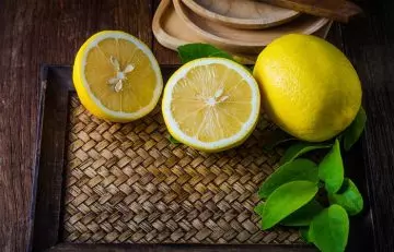 Lemon to stop vomiting