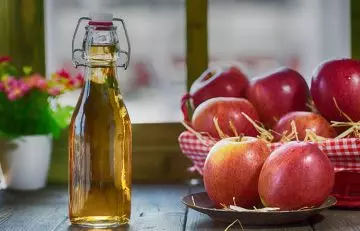 Apple cider vinegar to stop a nosebleed