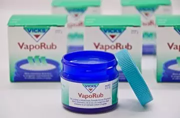 Vicks on feet to get rid of cough without medicine