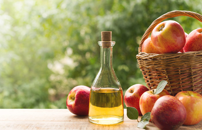 Soothe the boils on your inner thigh with apple cider vinegar