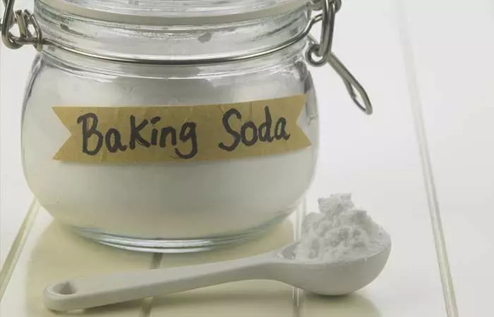 Baking soda mask to get wrinkle-free skin