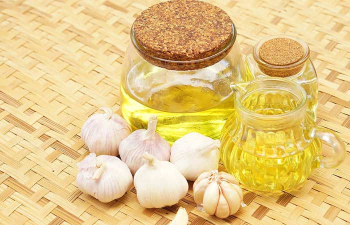 Garlic oil to get rid of smelly scalp and hair