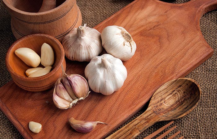 Garlic as home remedy for warts