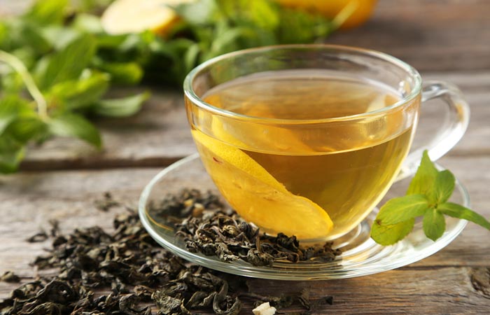A cup of green tea as a way to get clear skin.