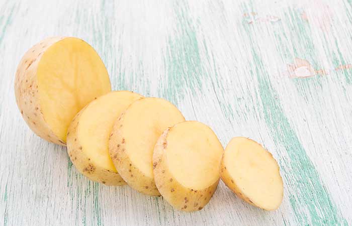 Raw potato to get a splinter out naturally