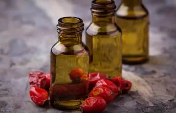 Rosehip oil to get wrinkle-free skin