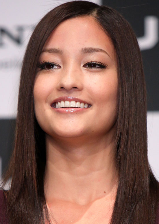 Sleek and straight long layered hairstyle for Asian girls