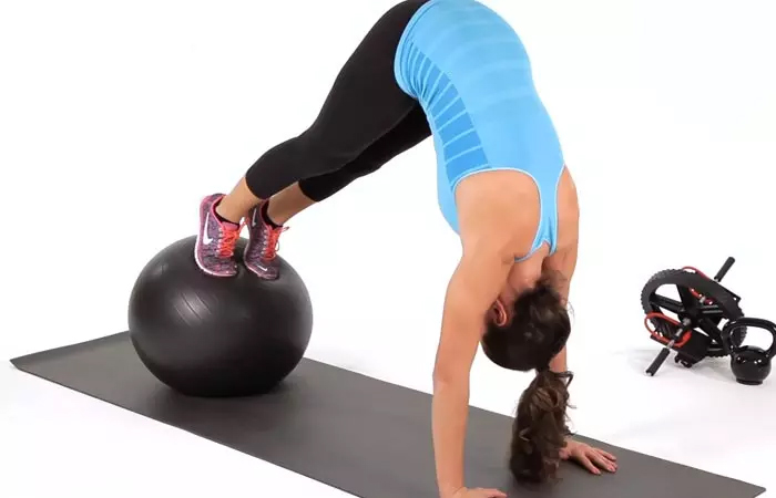 Swiss ball pike crunch for the core