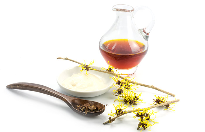 Witch hazel soothes inflammation caused by rashes under the breast