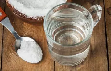 Salt water gargle as home remedy for tonsillitis