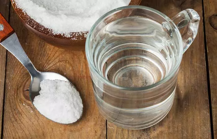 Salt water gargle as home remedy for tonsillitis