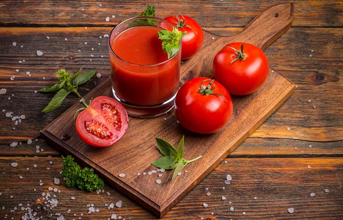 Tomato juice for reducing body odor