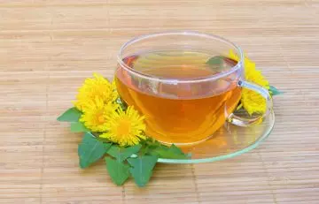 Dandelion tea as home remedy for swollen feet