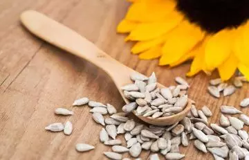 Sunflower seeds to get rid of tinnitus